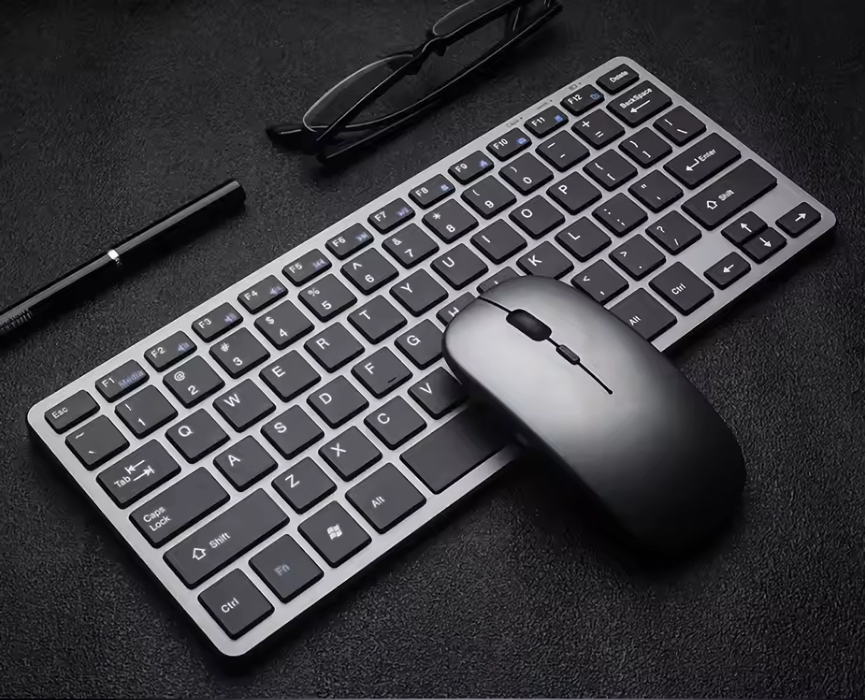 Set Tastatură Slim & Mouse Wireless Bervolo® Essential, Triplă Conectivitate, Reîncărcabile Type-C, Bluetooth & USB, Ultra-Slim, Compatibil Windows/Mac/Android/iOS, 78 Taste Silențioase, Gri Antracit